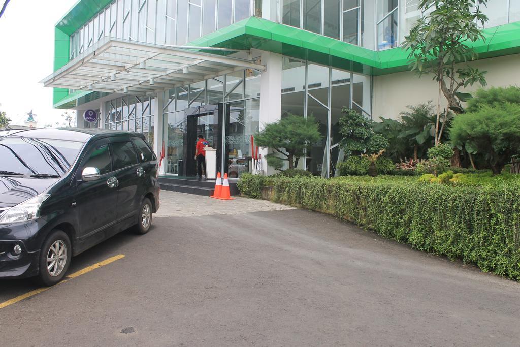 Agria Hotel Bogor Exterior foto