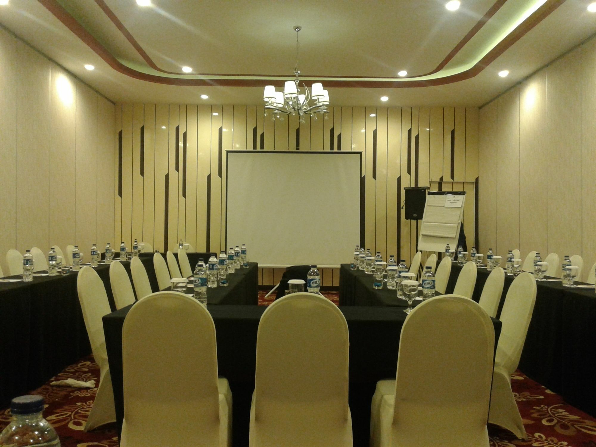 Agria Hotel Bogor Exterior foto